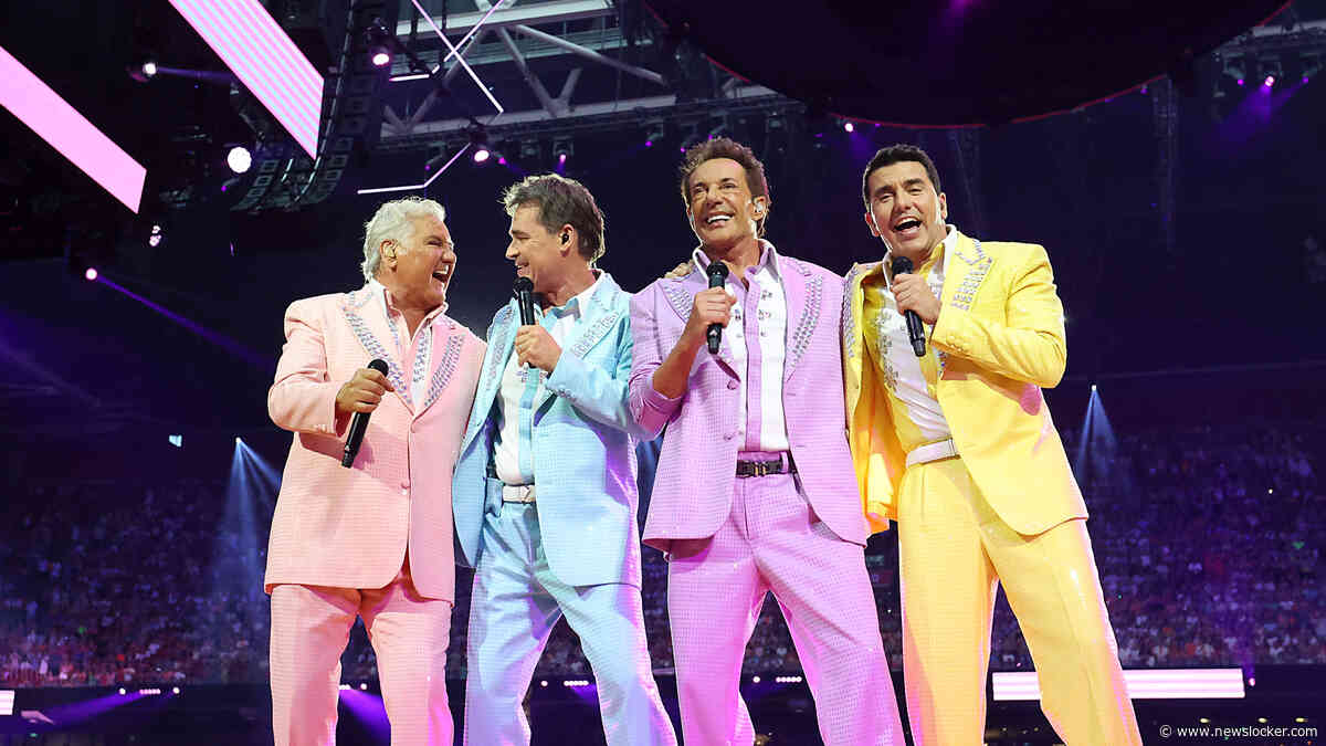 De Toppers zorgen in bloedhete ArenA voor ontroerend moment én nemen wraak