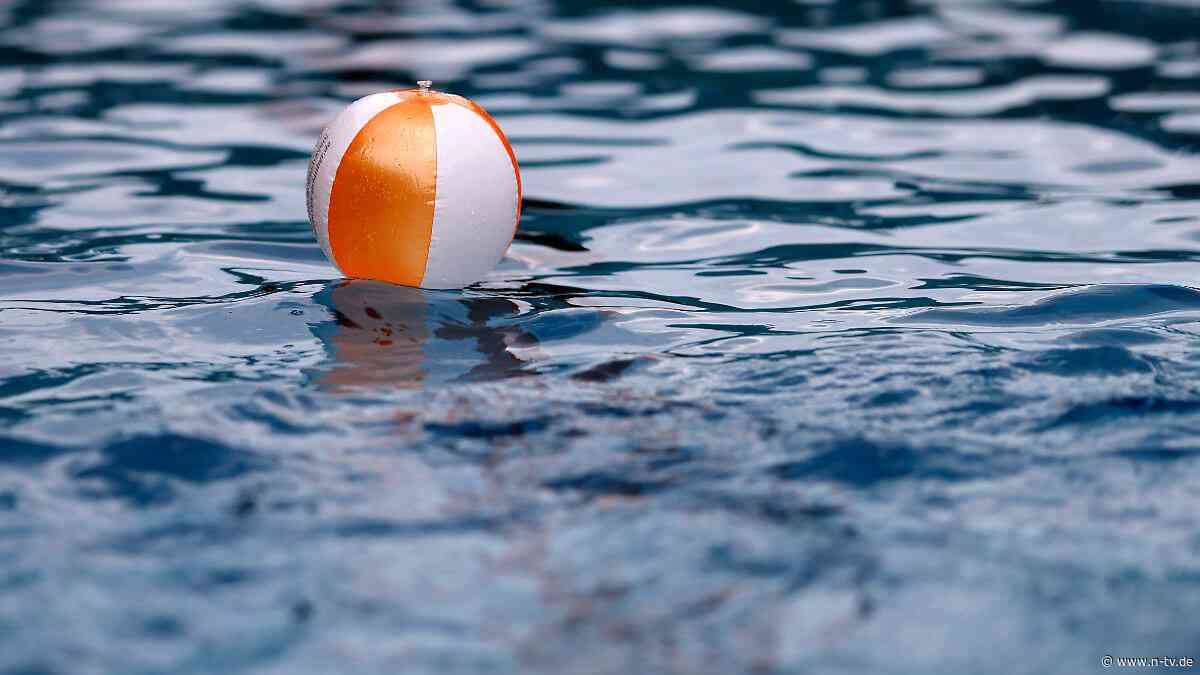 Beherzter Einsatz: Kinder retten Zweijährigem im Freibad das Leben