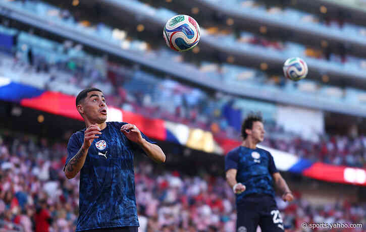 🤦 No lessons from Vini Jr.: World Cup star off for hand over mouth!