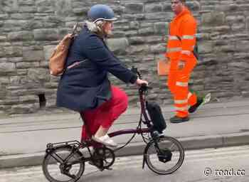 ?Where?s your hi-vis?? Transport secretary praised for ?brilliant? bike commute video in ?normal clothes?? but angry drivers accuse her of dressing ?dangerously?