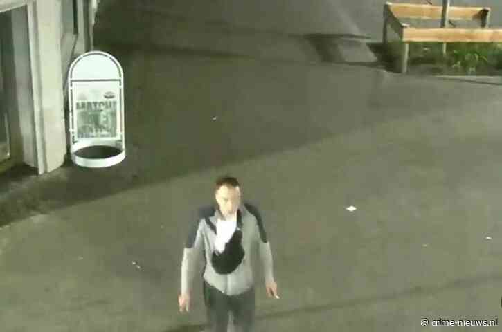 Man met breed hoofd, scheve tanden en raar loopje gezocht na mishandeling vrouwen in Utrecht