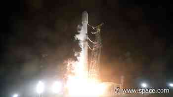 SpaceX launches new batch of US spy satellites from California (video)