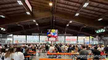 Zwischen Public Viewing und Panini-Ansturm: Ein Landkreis im WM-Fieber