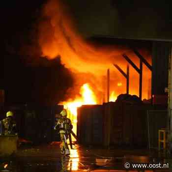 Zwartsluis: container vol accu's in brand