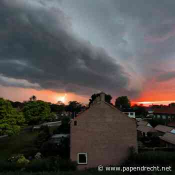 Onweer boven Papendrecht prachtig in beeld