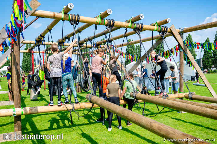 Water zorgt voor verkoeling tijdens Scholierenrun (fotoreportage)