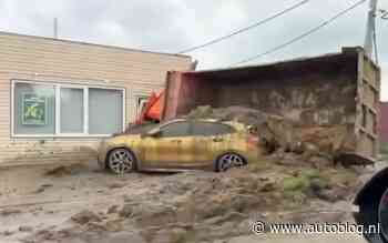 BMW X2 bedolven door vrachtwagen