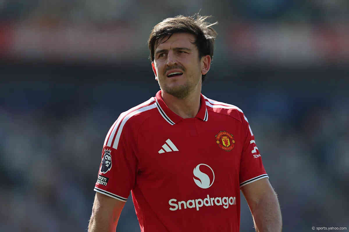 🎥 Snubbed by Tuchel, Maguire sells Panini stickers in New York 😭