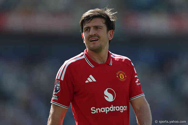 🎥 Snubbed by Tuchel, Maguire sells Panini stickers in New York 😭
