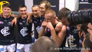 Piano Man to Navy Blues: Carlton cult figure steals show as harmonica act stuns teammates