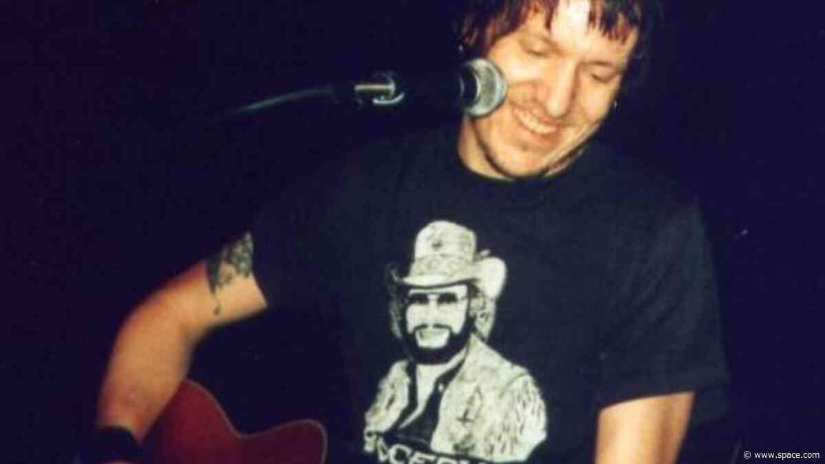 Late, great singer-songwriter Elliott Smith finds immortality as an asteroid