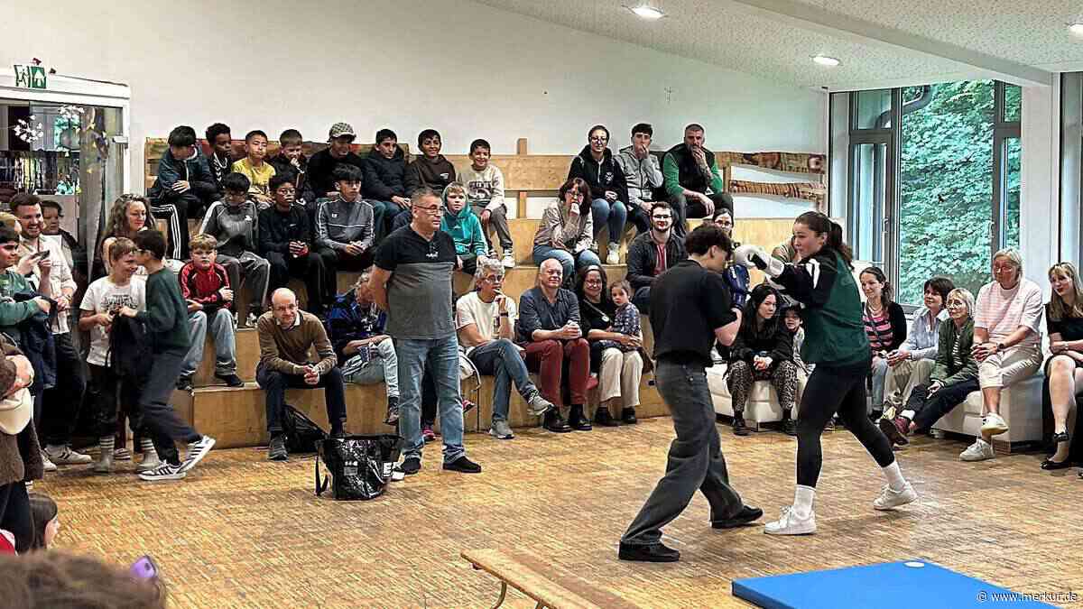 Jugendcafé wird zum Boxring: 16-Jähriger zeigt, was er drauf hat