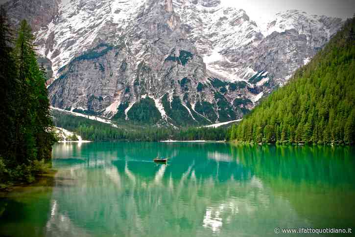 Overtourism sulle Dolomiti: arrivano i “Südtirol Alto Adige Ranger” per arginare l’assalto dei visitatori, ecco chi sono e cosa fanno