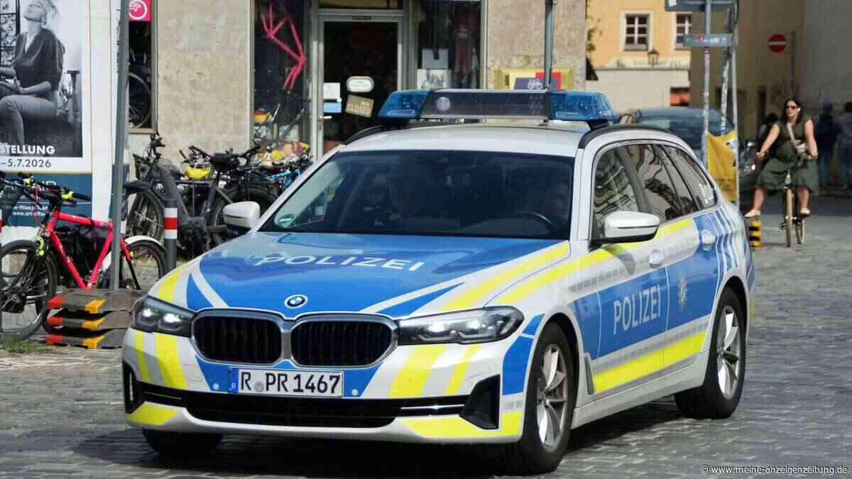 Polizei: Hilfe rufen, wenn Kind bei Hitze allein im Auto