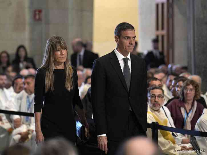 Tegola per Sanchez: la moglie Begona Gomez rinviata a giudizio. Revocato anche il passaporto