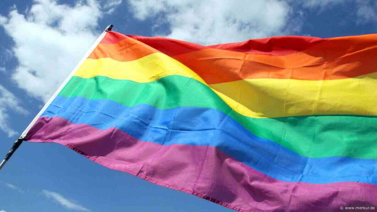 Im zweiten Anlauf: Ja zur Regenbogenflagge am Rathaus