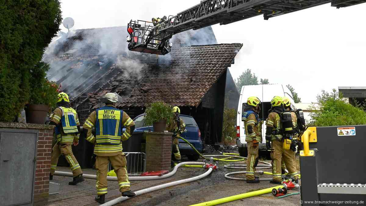 Riesige Rauchwolke: Kräftezehrender Löscheinsatz der Wolfsburger Feuerwehren