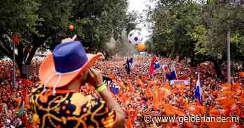 LIVE WK voetbal | Wat een feest in snikheet Houston: duizenden Oranje-fans zingend en springend op weg naar stadion