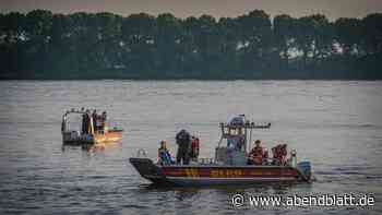 Feuerwehr im Rettungseinsatz: Person treibt in der Elbe bei Teufelsbrück