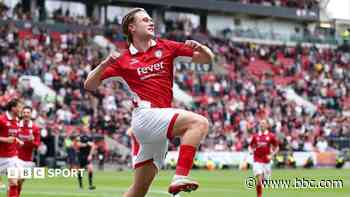 Bell signs new deal at Bristol City