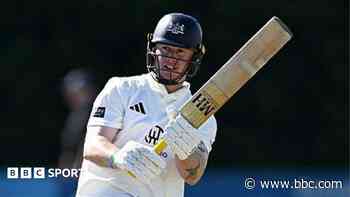 Hammond shines for Glos before Pears hit back