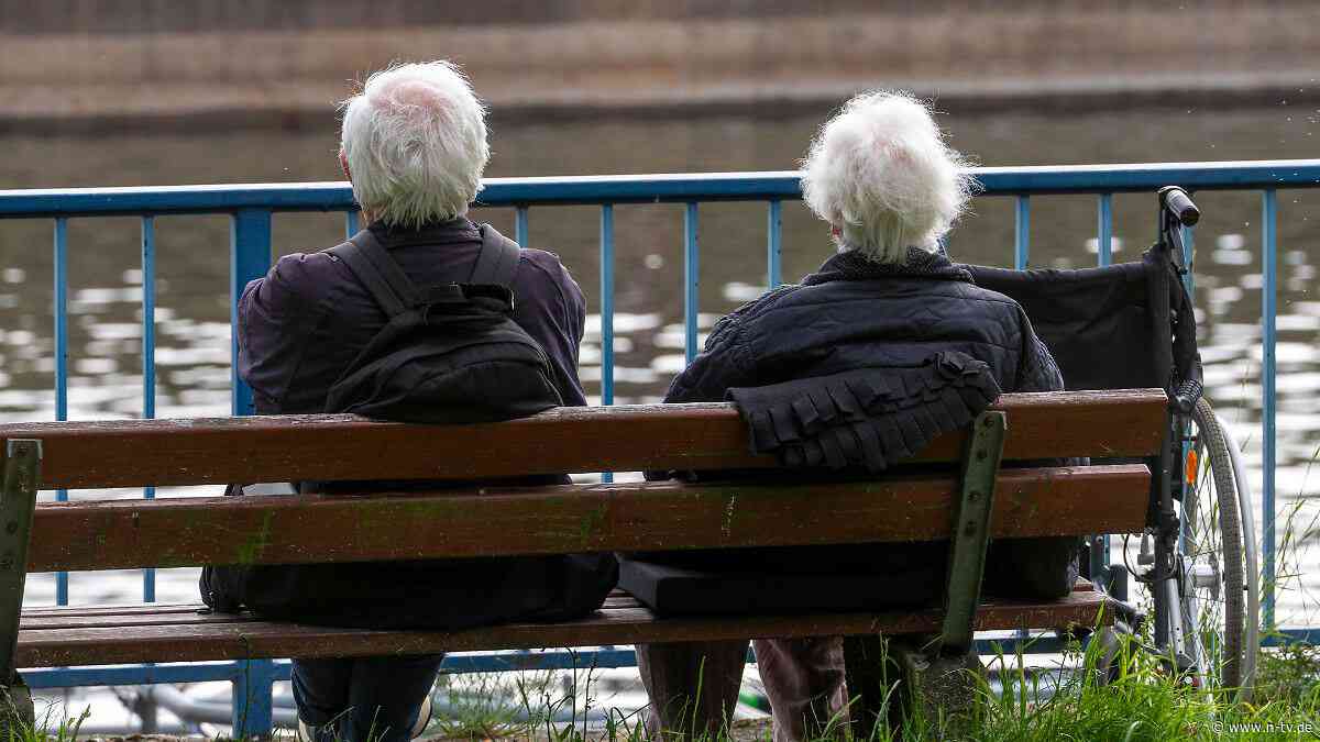 Spätere Rente, private Vorsorge: Bericht: Kommission einigt sich auf heikle Rentenreform