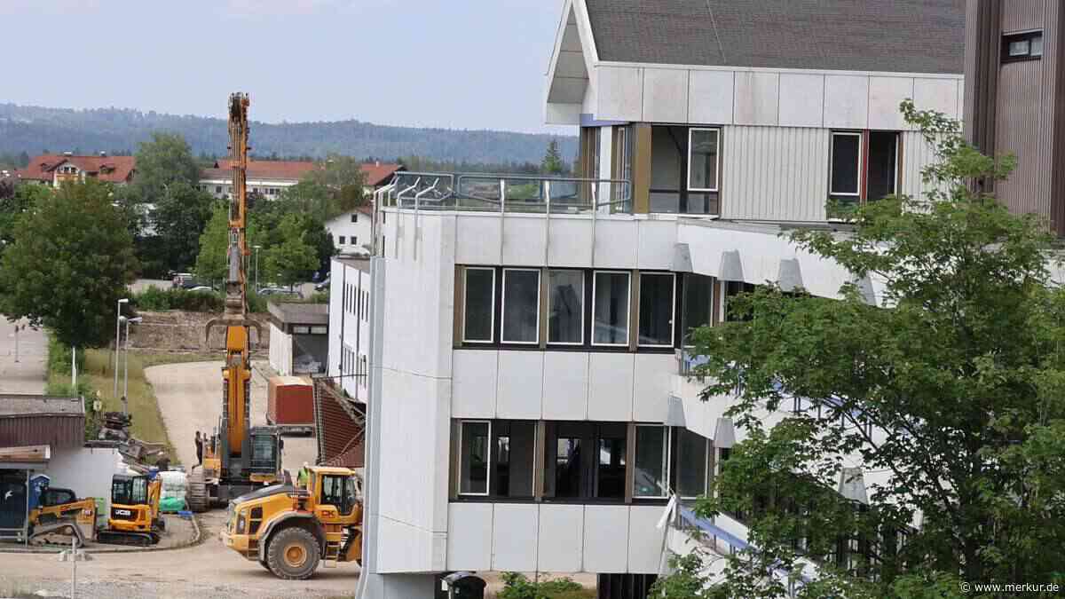 Abbruch des Bestands läuft: Riesiger neuer Gewerbepark in oberbayerischer Stadt geplant