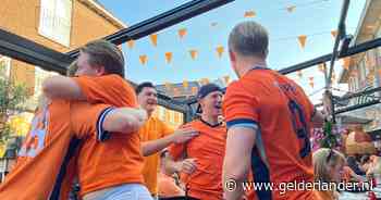 ‘Tien, tien, tien!’ - Kijk hoe de feestpleinen in onze regio ontploffen na al de tweede snelle Oranjegoal