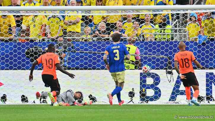 Brian Brobbey marcó un tempranero doblete que adelantó a Países Bajos ante Suecia