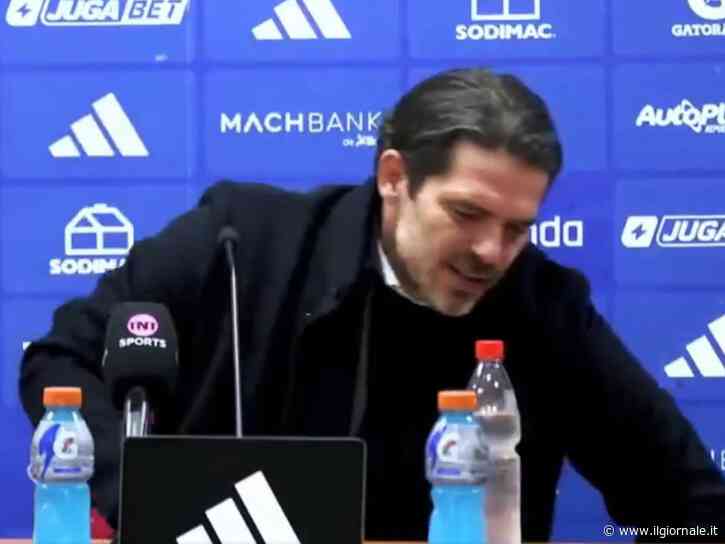 Gago, malore choc in sala stampa. Attacco di cuore, l'allenatore trasportato in ospedale e operato d'urgenza: come sta