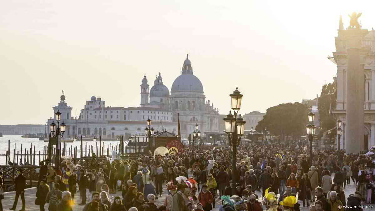 Venedig-Urlauber könnte bald 50 Euro zahlen: Geplantes “Superticket” spaltet die Lagunen-Stadt