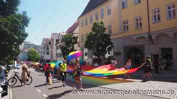 „Von Ufer zu Ufer“: Tausende ziehen mit Deutschlands längster Regenbogenfahne durch die Doppelstadt