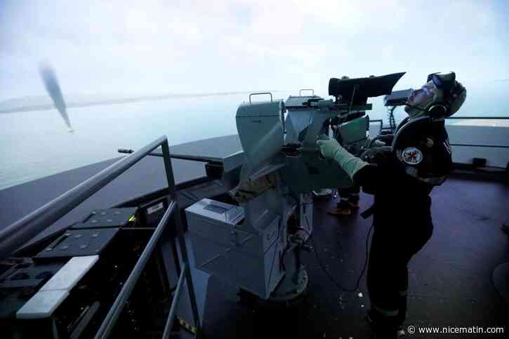 Drones arrivant de toutes parts, bruit de chasseur, cris de blessés… avant de partir en mission, les marins français s’entraînent en situation de stress