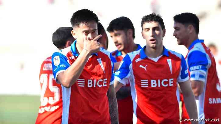 [VIDEO] Matías Palavecino anotó un golazo para darle la ventaja a la UC en Copa Chile