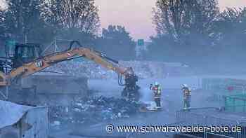 Stundenlanger Feuerwehr-Einsatz: Großbrand auf Entsorgungsanlage in Simmozheim