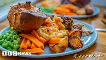 School offers pupils 'full roast dinners' in the morning to tackle hunger