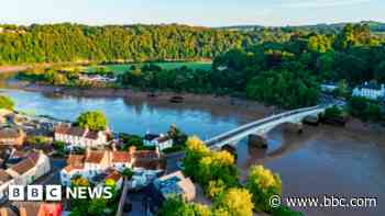 Bridge linking Wales and England partly reopens - but will shut again if it gets too hot