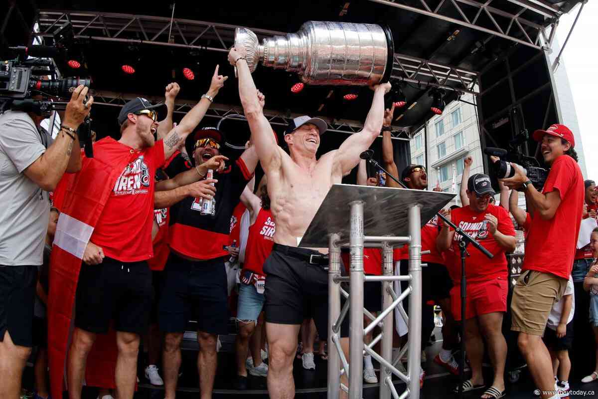 Hurricanes fans jam into downtown Raleigh for Stanley Cup parade and rally