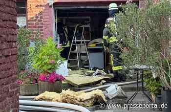 FFW Schwalmtal: Feuerwehr löscht Garagenbrand im Hinterhof eines Wohngebäudes
