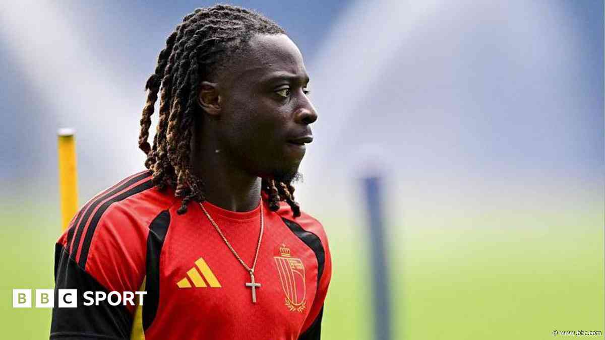 Doku criticised over plan to return home for birth