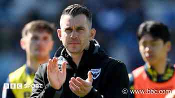 Oxford United sack head coach Bloomfield