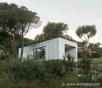 Casa 144º / Jaime Prous Architects