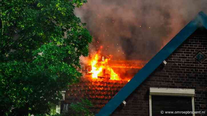 Brand verwoest huis in Waalwijk, bliksem sloeg in tijdens hevig onweer
