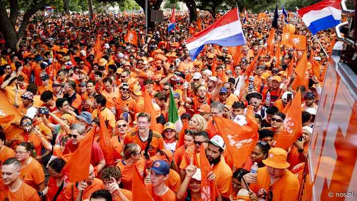 Houston, we have a fanwalk: duizenden lopen mars voor Nederland-Zweden