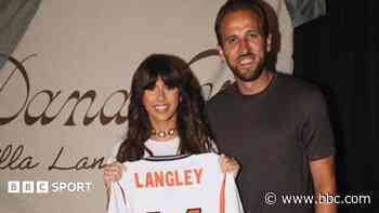 Country music fan Kane leaves Ella Langley gig early to make curfew