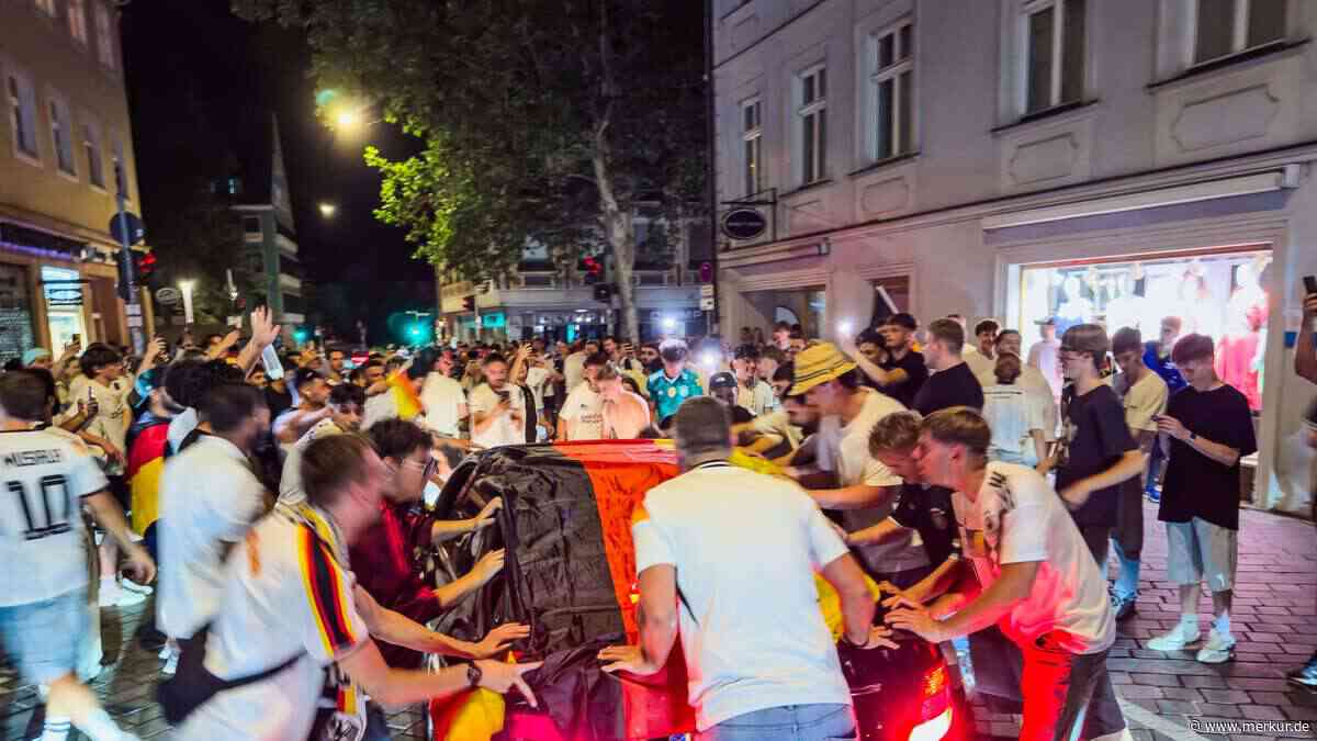 Autokorsos, Burnouts, Straßenblockaden: So wild feierten Bayern den WM-Sieg der deutschen Mannschaft