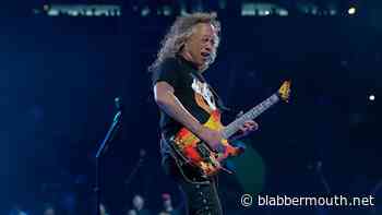 METALLICA's KIRK HAMMETT Falls Off Stage During Dublin Concert, Laughs Off Incident As 'Slip & Destroy'