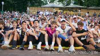 Braunschweig im WM-Fieber: 49 Fotos vom Public Viewing – Video vom Autokorso