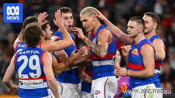 Live: Bulldogs get the points at Docklands amid big injury worries for Saints
