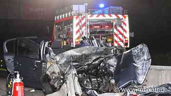 Schwerer Unfall auf A99 bei München: Fahrer eingeklemmt – Motor aus Auto gerissen